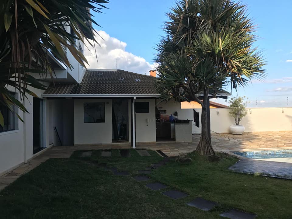 VENDA – Casa no bairro Colina de Santa Bárbara em Pouso Alegre