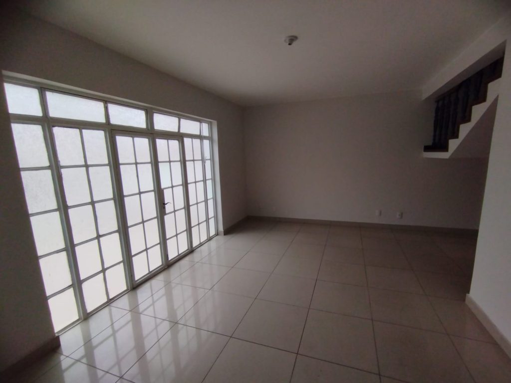 CASA 300M² CENTRO POUSO ALEGRE MG – VENDE/ALUGA