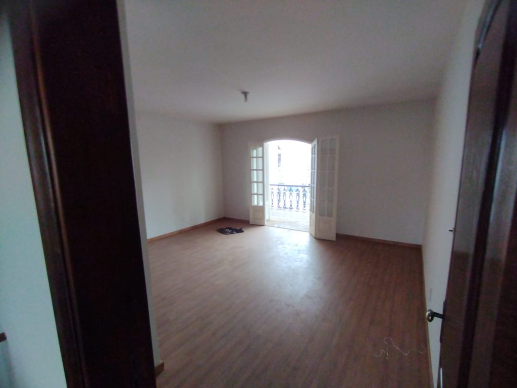 CASA 300M² CENTRO POUSO ALEGRE MG – VENDE/ALUGA