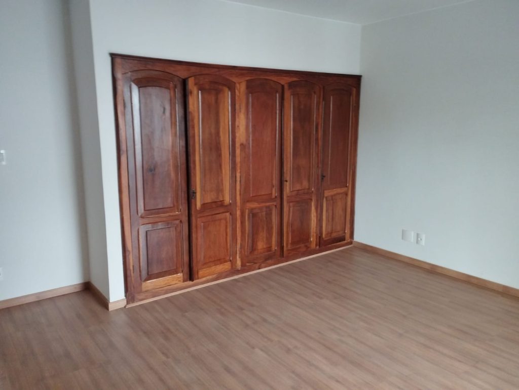 CASA 300M² CENTRO POUSO ALEGRE MG – VENDE/ALUGA